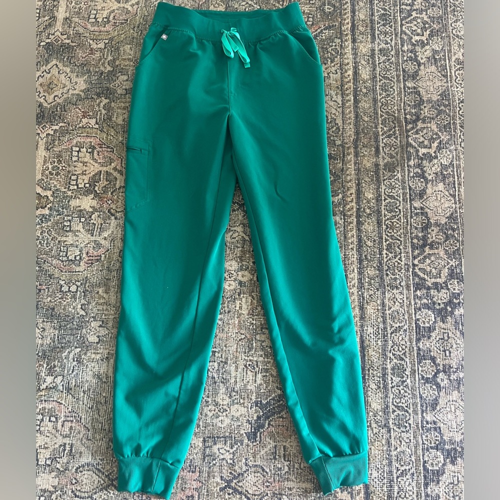 FIGS high waisted Zamora jogger scrubs